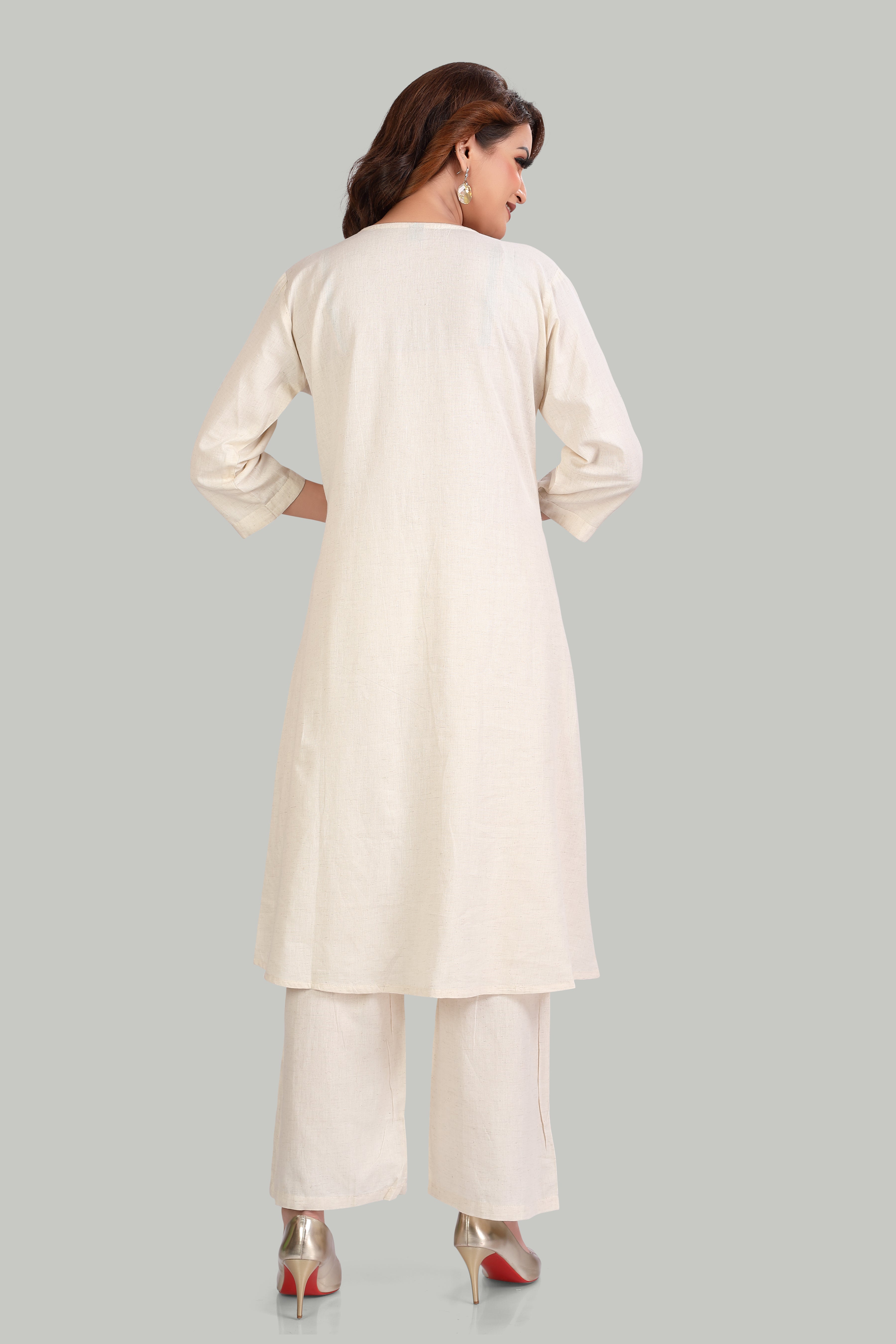 Elegant cream Paisley Print Kurta Set