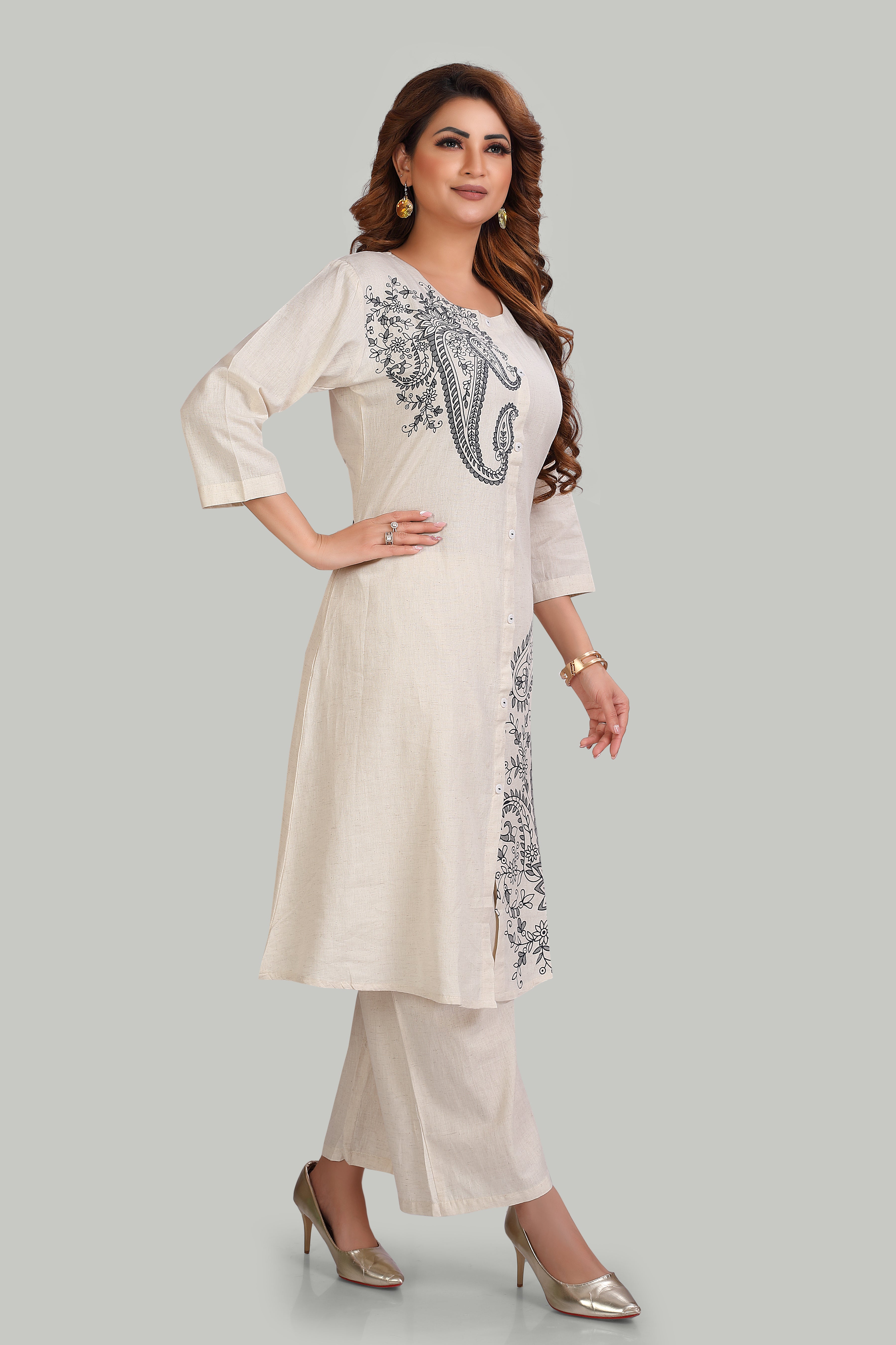 Elegant cream Paisley Print Kurta Set