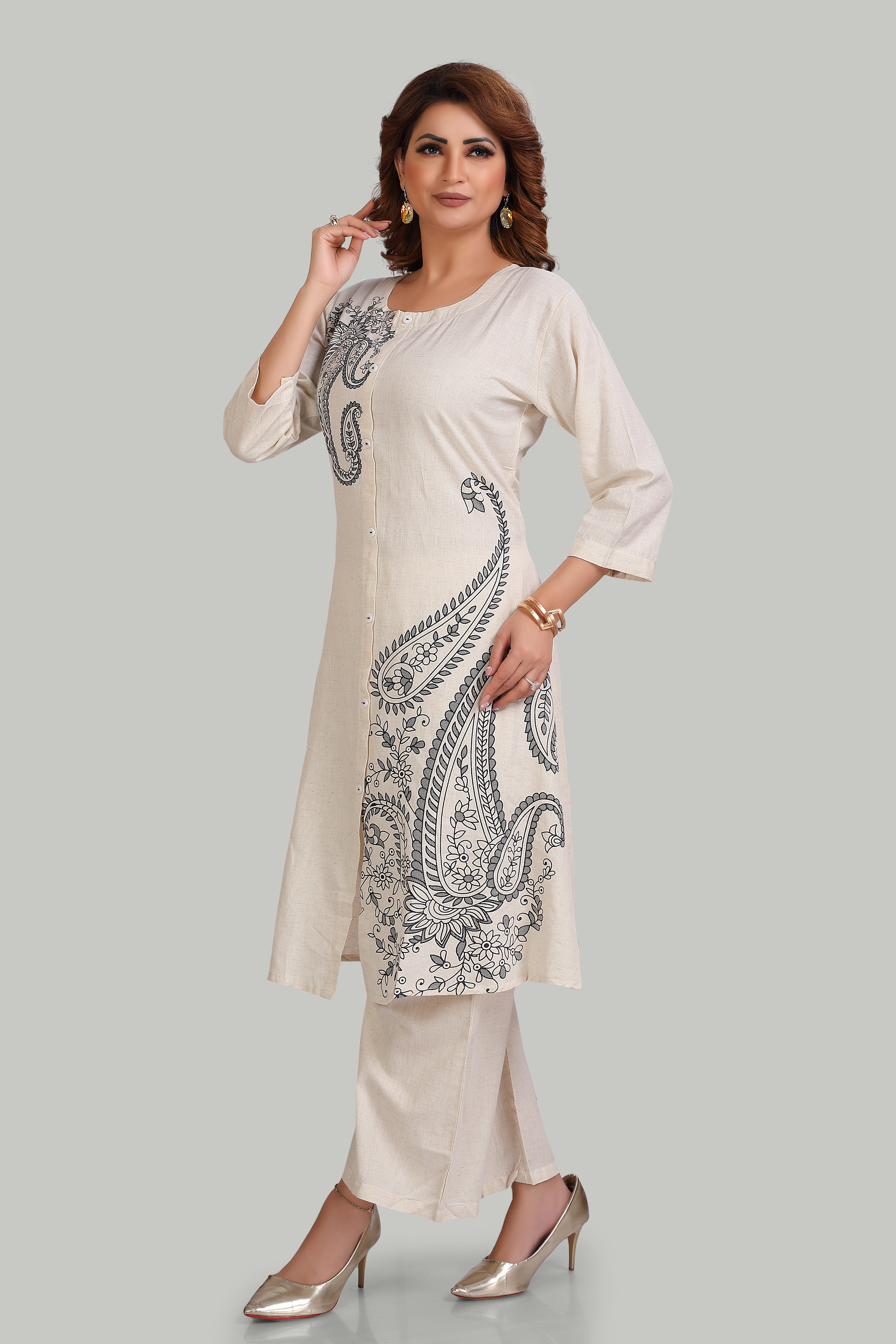 Elegant cream Paisley Print Kurta Set