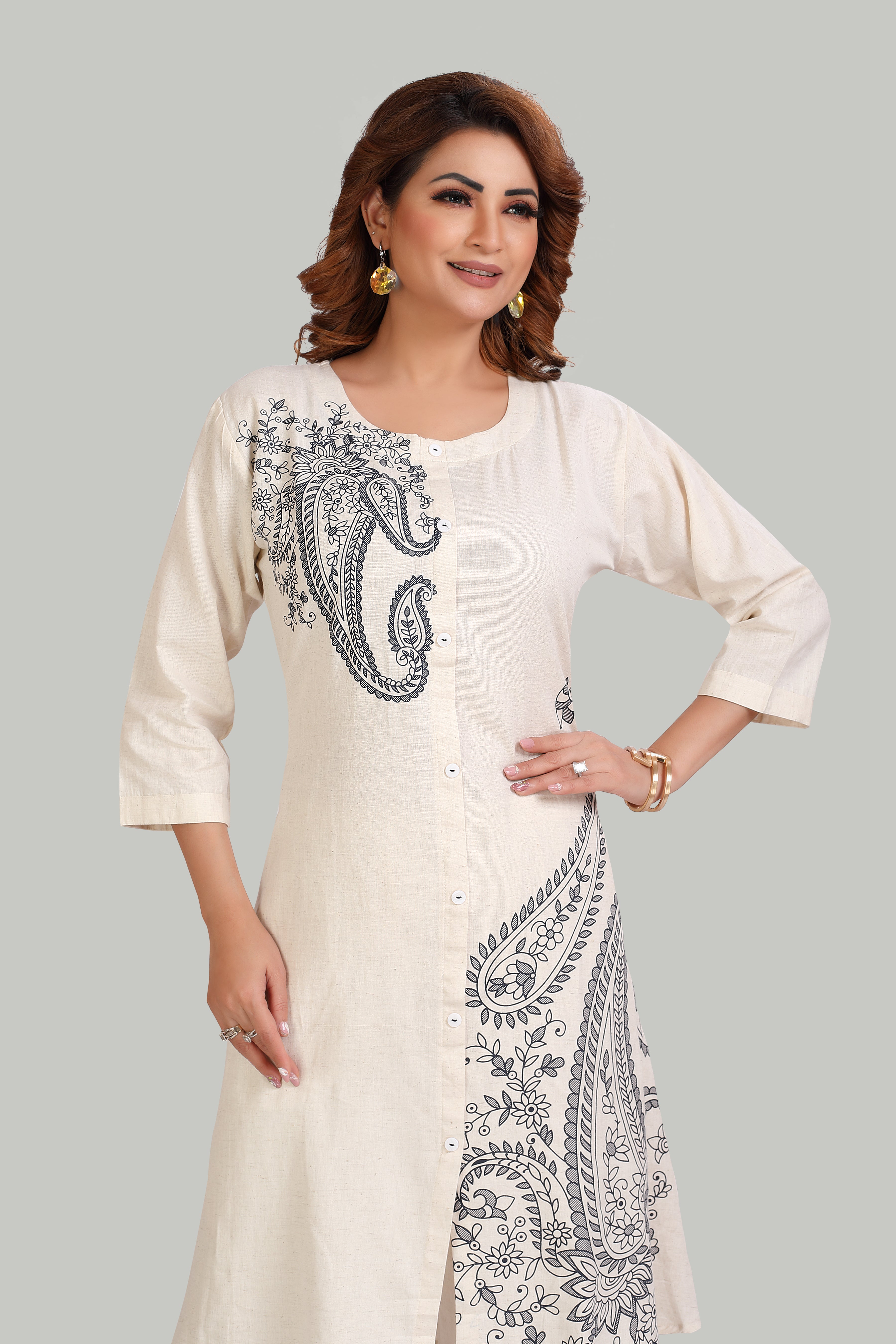 Elegant cream Paisley Print Kurta Set